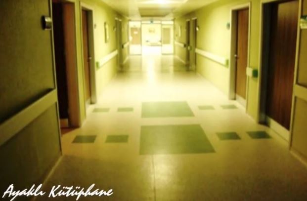 Hastane Koridoru-Ayaklı Kütüphane